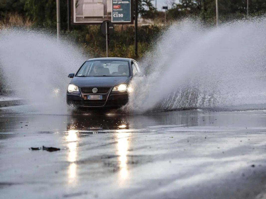 汽車涉水