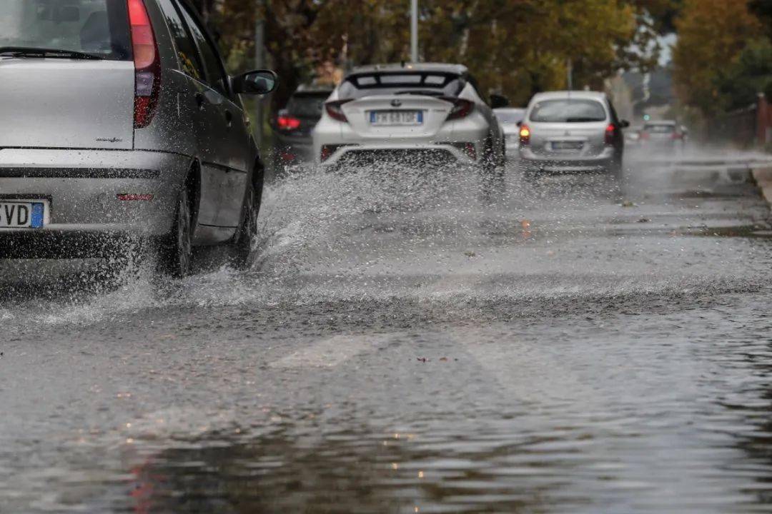 汽車涉水