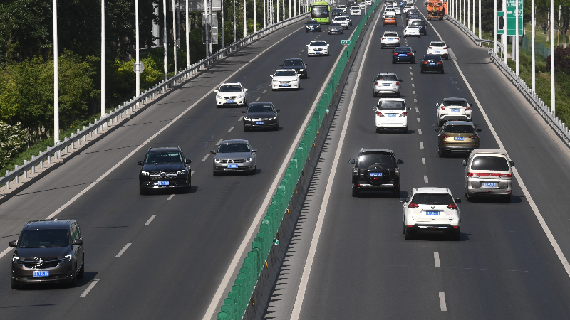 山區(qū)道路行車